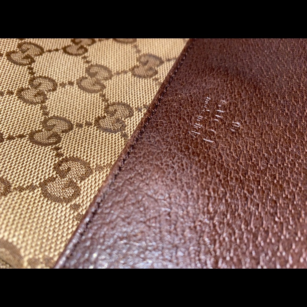 Authentic vintage Gucci waist bag .